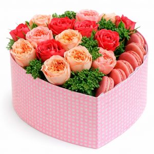 Цветы в коробке «Светлый праздник»